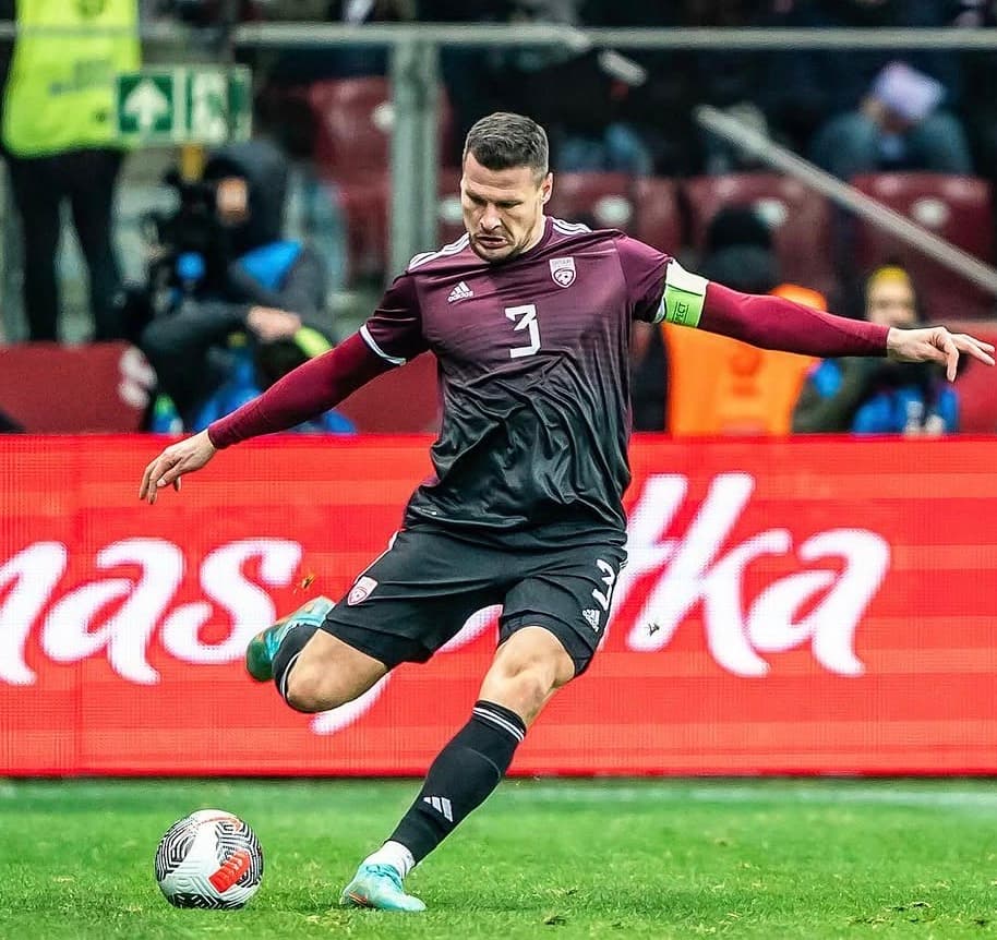 Mārcis Ošs spēlē uz laukuma